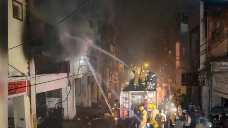Kanpur News: शॉर्ट सर्किट से छह मंजिला इमारत में भीषण आग, एक ही परिवार के पांच लोगों की मौत