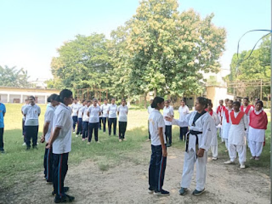 आत्मरक्षा से आत्मविश्वास तक: मिशन शक्ति के तहत छात्राओं ने सीखी सुरक्षा की रणनीतियां